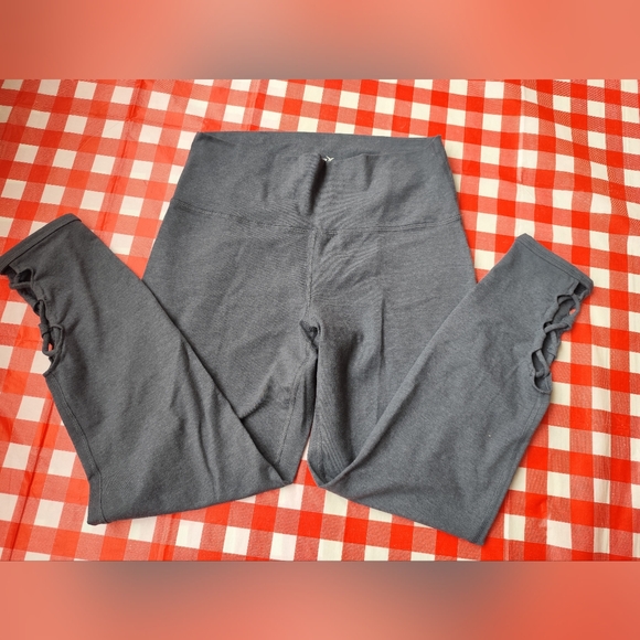 Old Navy Pants - 3/$25💙Old Navy Women's Grey Leggings Size L
